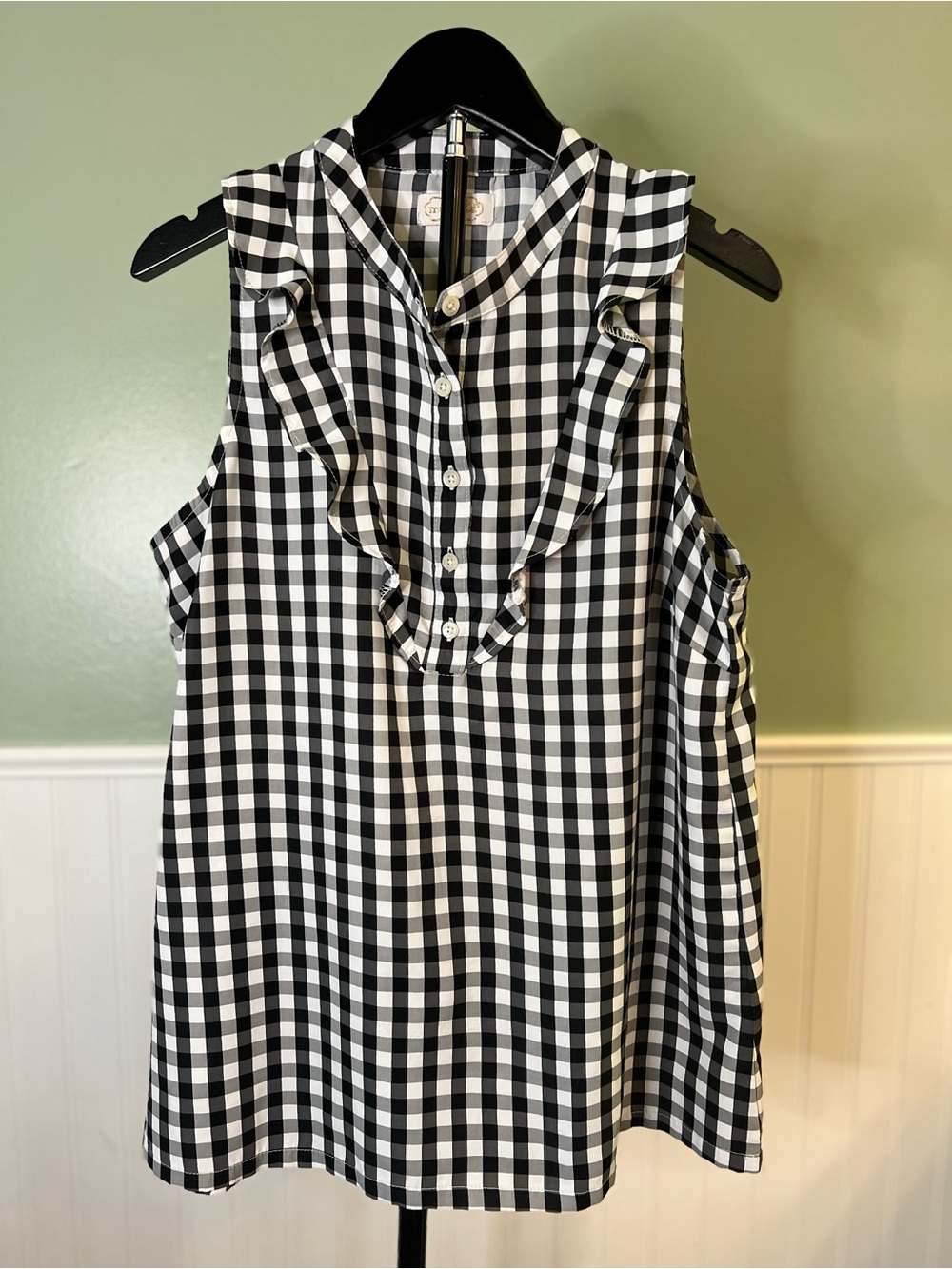 Mud Pie Black and White Sleeveless Gingham Shirt. Size M